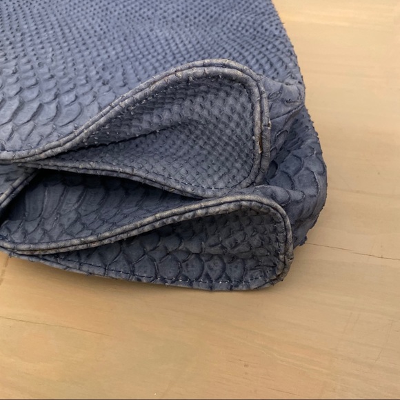 Emily Cho Blue Python Leather Foldable Clutch - Picture 8 of 8